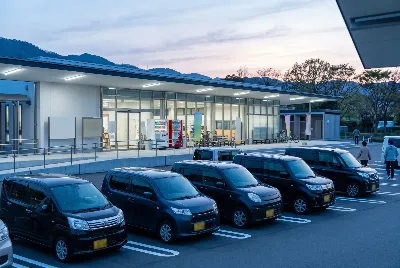 道路や車のある風景
