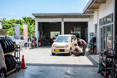タイヤ交換・タイヤ作業をしている様子