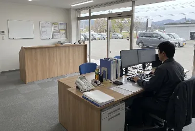 自動車販売店・整備工場のスタッフ