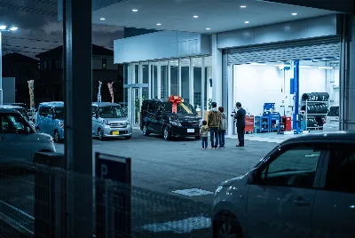 中古車の販売・買取をしている様子