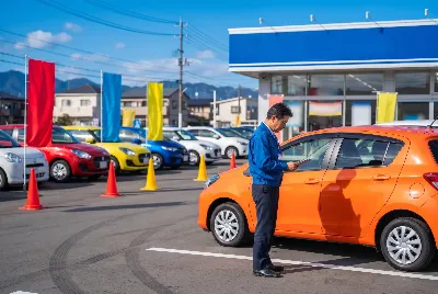 自動車販売店・整備工場のスタッフ