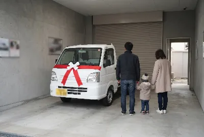 中古車の販売・買取をしている様子