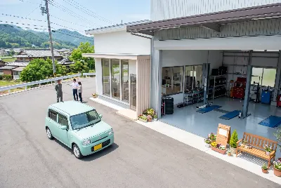 自動車販売店・整備工場のスタッフ