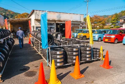 タイヤ交換・タイヤ作業をしている様子