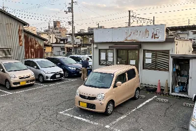 レンタカーの受付・貸出をしている様子