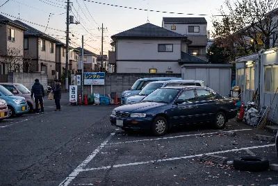 レンタカーの受付・貸出をしている様子
