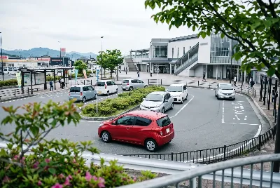 道路や車のある風景