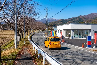 道路や車のある風景
