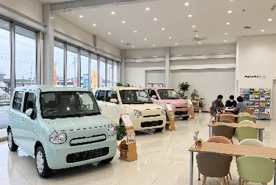 自動車販売店のショールーム・店内の様子