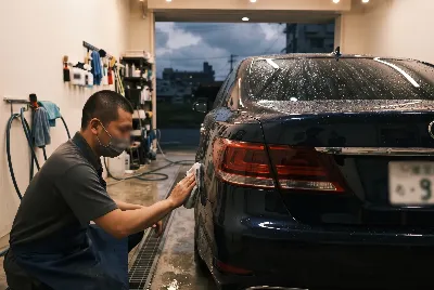自動車のコーティング・洗車をしている様子