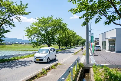 道路や車のある風景