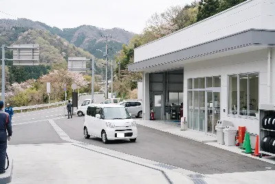 道路や車のある風景