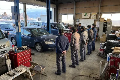 自動車販売店・整備工場のスタッフ