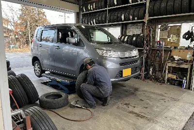 タイヤ交換・タイヤ作業をしている様子
