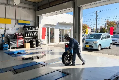 自動車販売店・整備工場のスタッフ