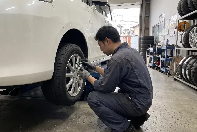 タイヤ交換・タイヤ作業をしている様子