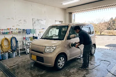自動車のコーティング・洗車をしている様子