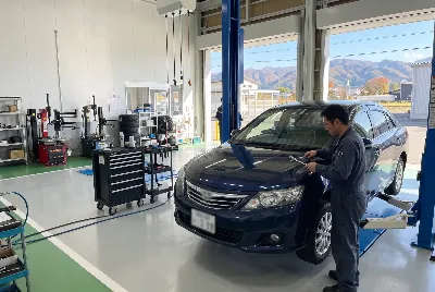 自動車販売店・整備工場のスタッフ