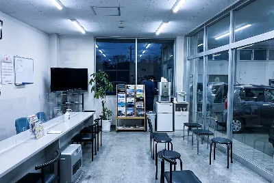 自動車販売店のショールーム・店内の様子