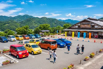 道路や車のある風景