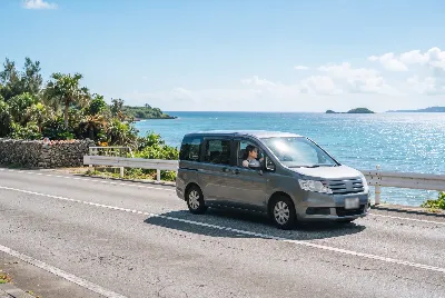 道路や車のある風景
